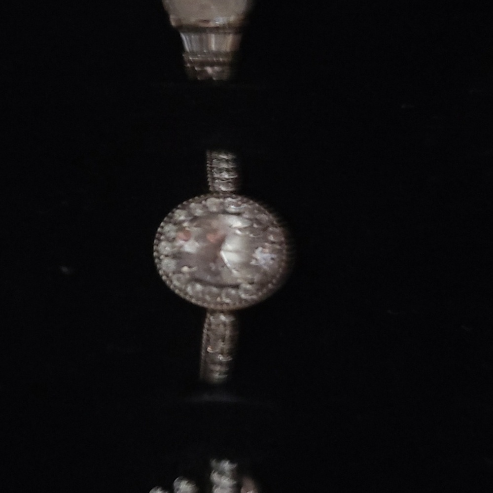 Elegant Silver Halo Ring - Picture 5 of 5